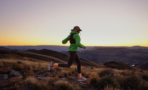 Women's Seek Trail Running Shoe | Black/Sunset Sand